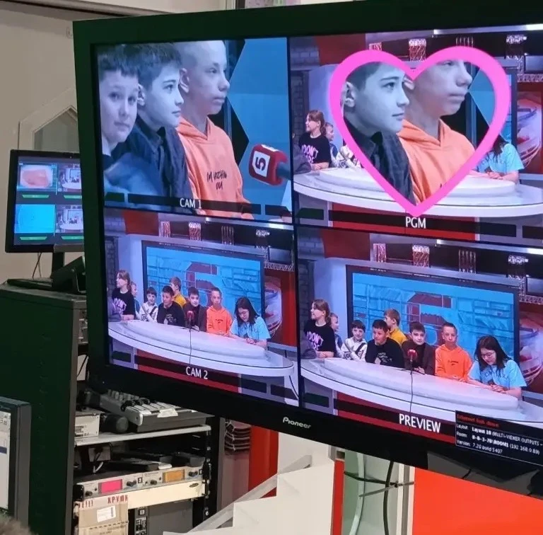 ПОСЛЕДНЯЯ НОВОСТЬ  ОТ 4 «А»! 🎬📺  Начало каникул ребята отметили познавательной поездкой на «5 канал»