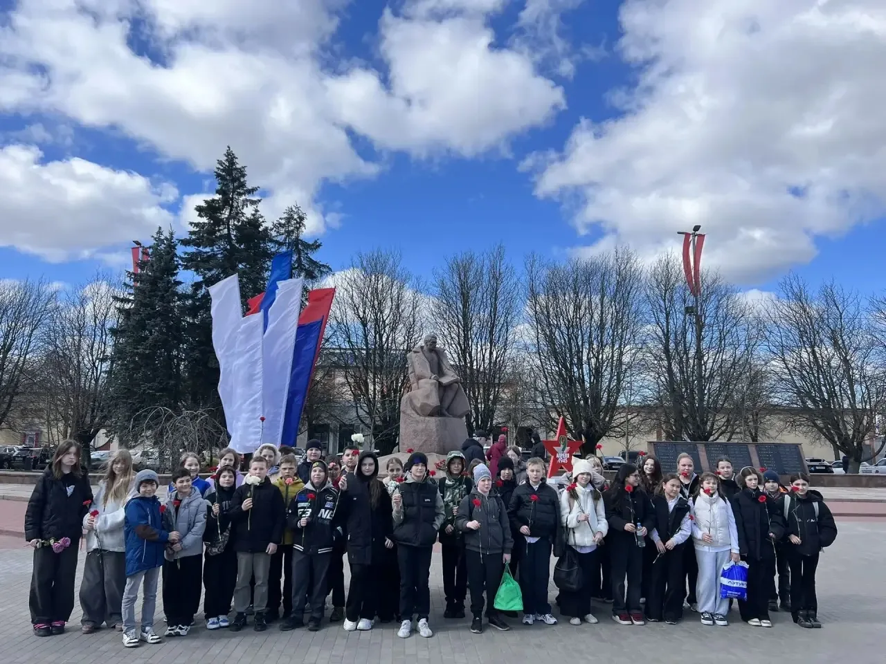 День штурма Кёнигсберга  Обучающиеся нашей школы приняли участие в торжественном возложении цветов к
