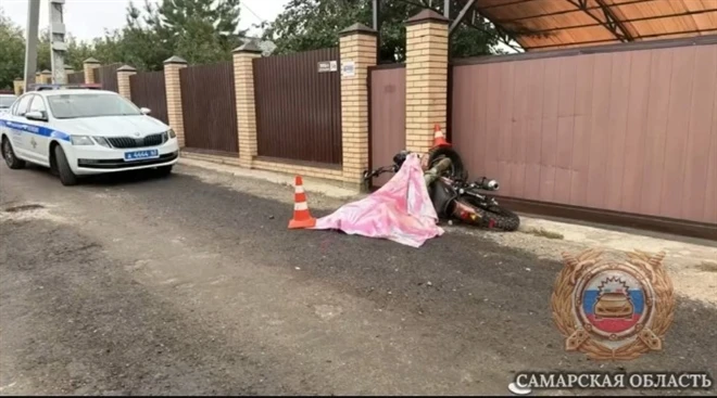 В Красноглинском районе мотоциклист погиб, врезавшись в забор