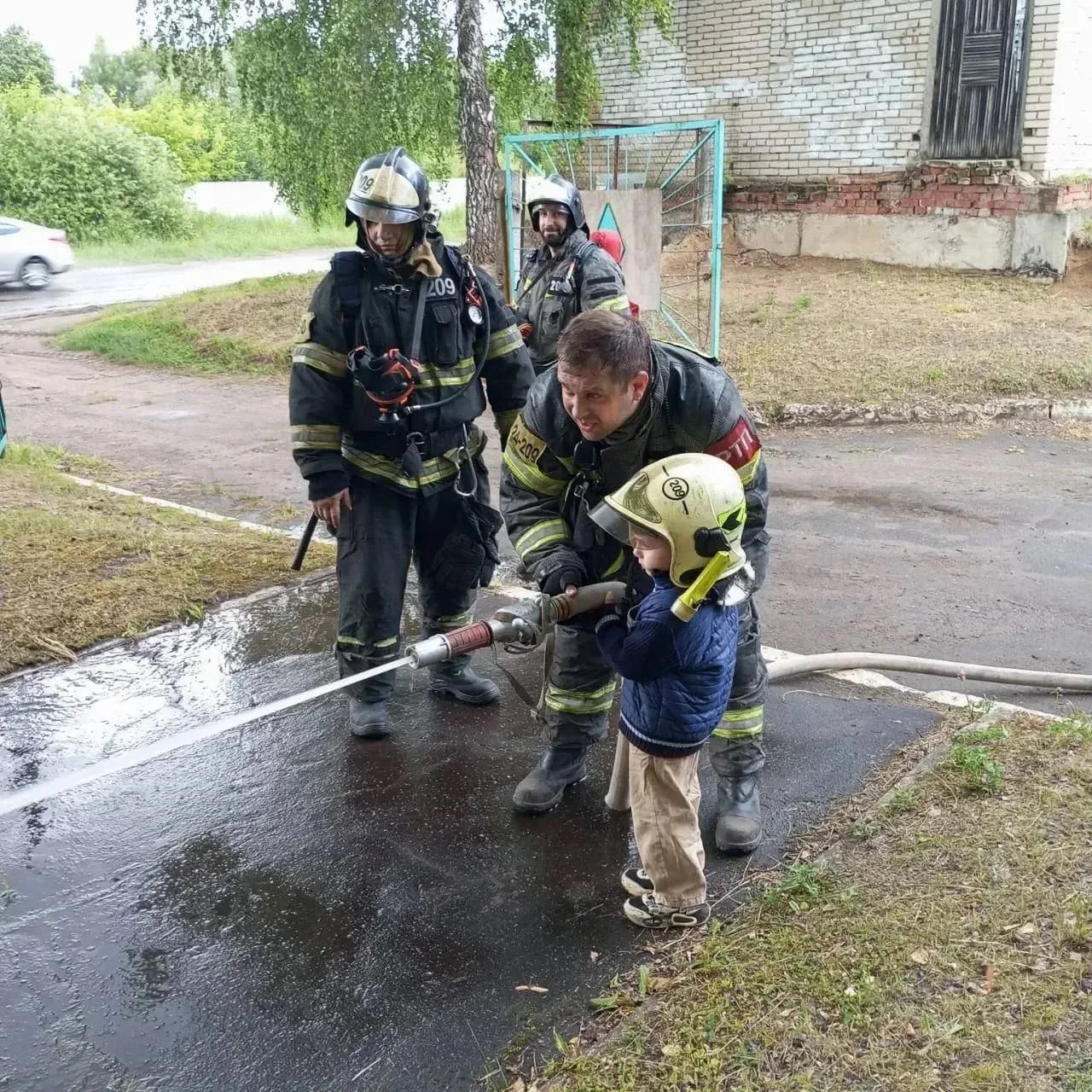 📣 Огнеборцы ГКУ МО «Мособлпожспас» провели экскурсию по подразделению для воспитаннико...