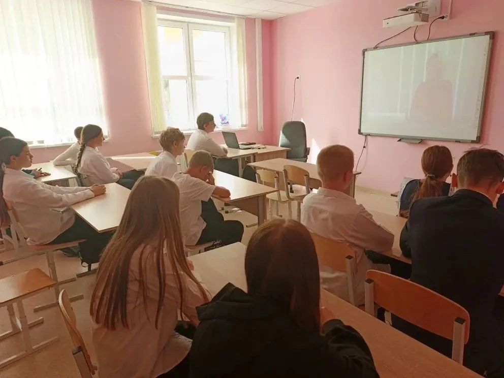 В нашей школе в рамках цикла внеурочных занятий «Разговоры о важном» прошёл урок на тем...