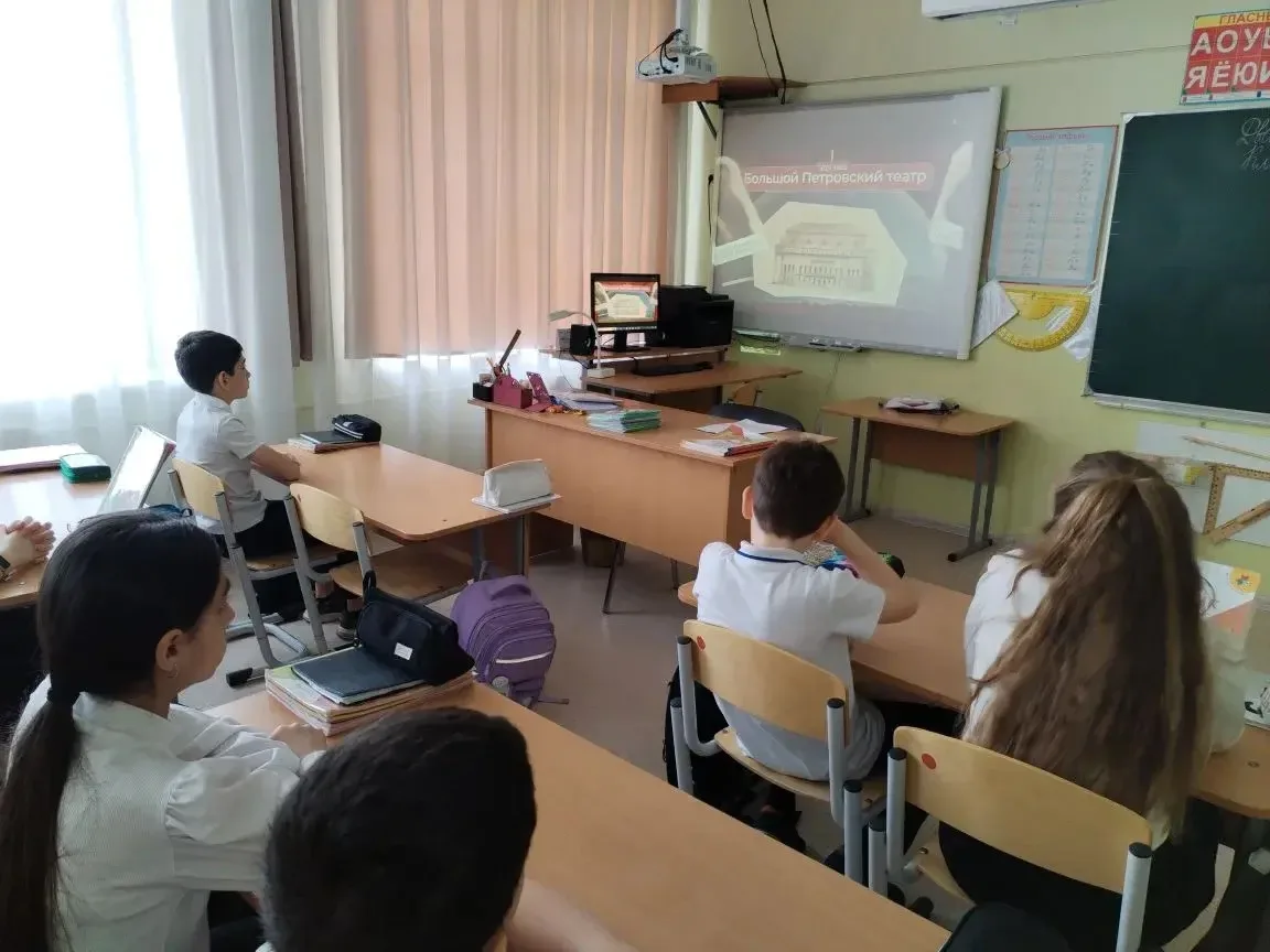 🎭 Разговоры о важном: погружение в мир театра  Вчера в нашей школе прошли традиционные «Разговоры о 