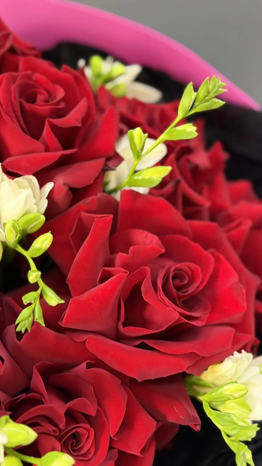 🌹 Эквадорские розы — когда хочется вау-эффекта.

Крупный бутон, длинный стебель, насыщенный цвет и 
