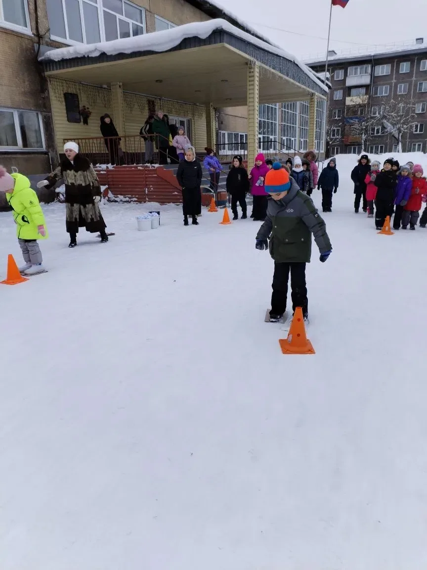Вчера в нашей школе прошли "Зимние олимпийские игры"🛷  Ребята весело провели время на свежем воздухе