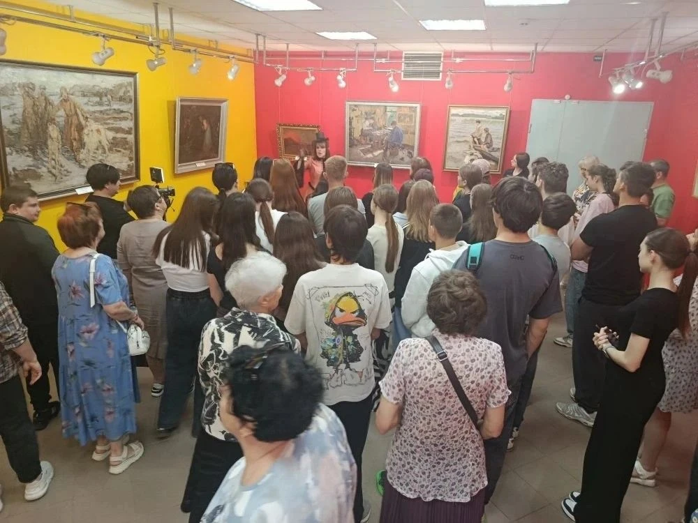 🖌️«Мастерство портного и талант художника»: новая выставка в  художественном музее им....