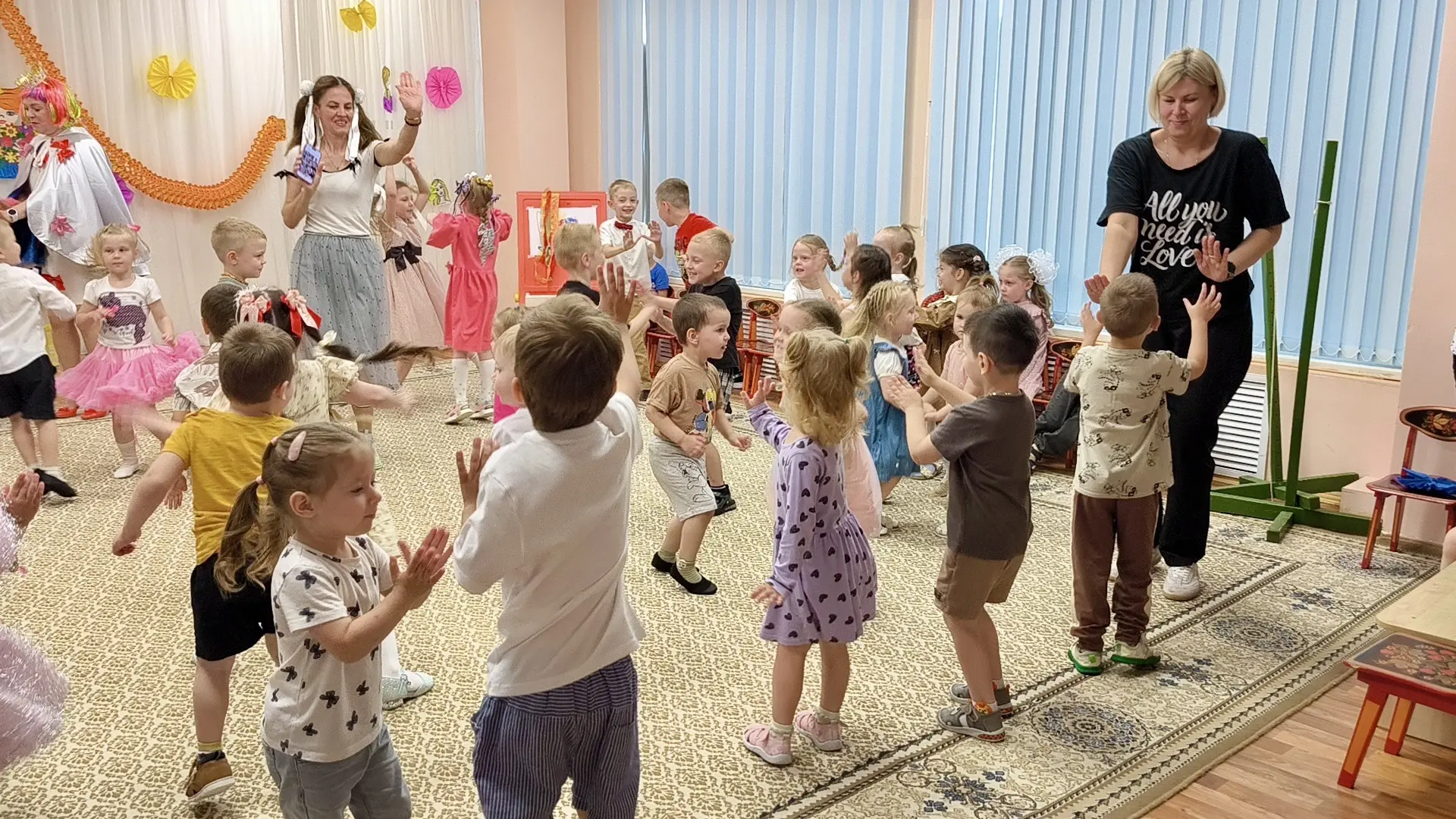 🎀 От праздника бантиков до песочных шедевров: яркие будни наших дошколят!

Лето в Мире 2065 – это в