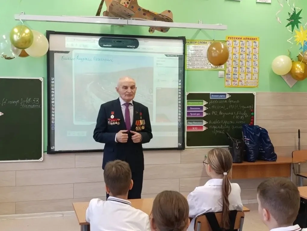 Урок мужества в 4 «Е» классе: История БАМа, которая тронула сердца 🇷🇺❤️  К нам приехал Вячеслав Иван