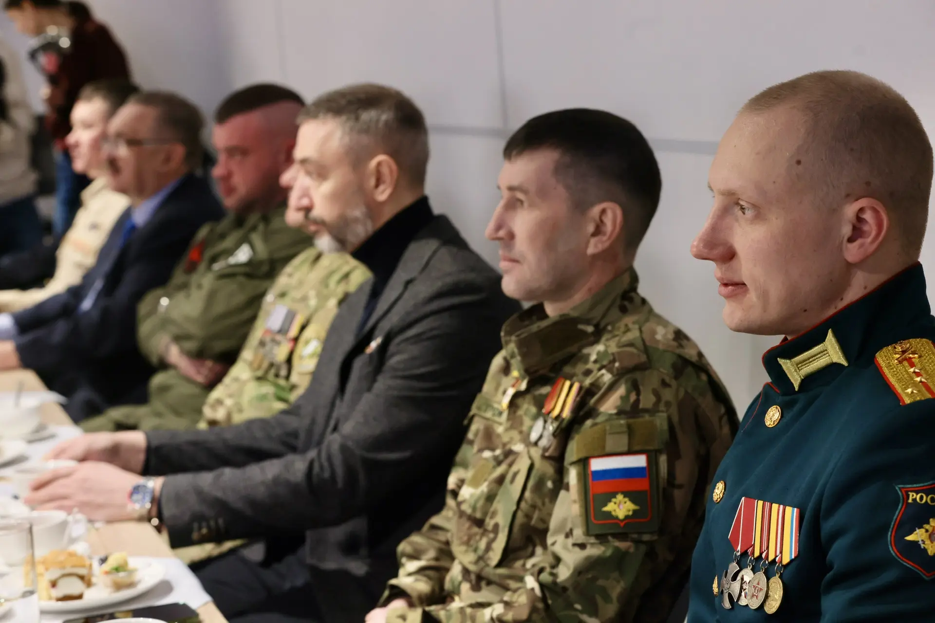В национальном центре «Россия» на Енисее провели встречу с участниками боевых действий, представител