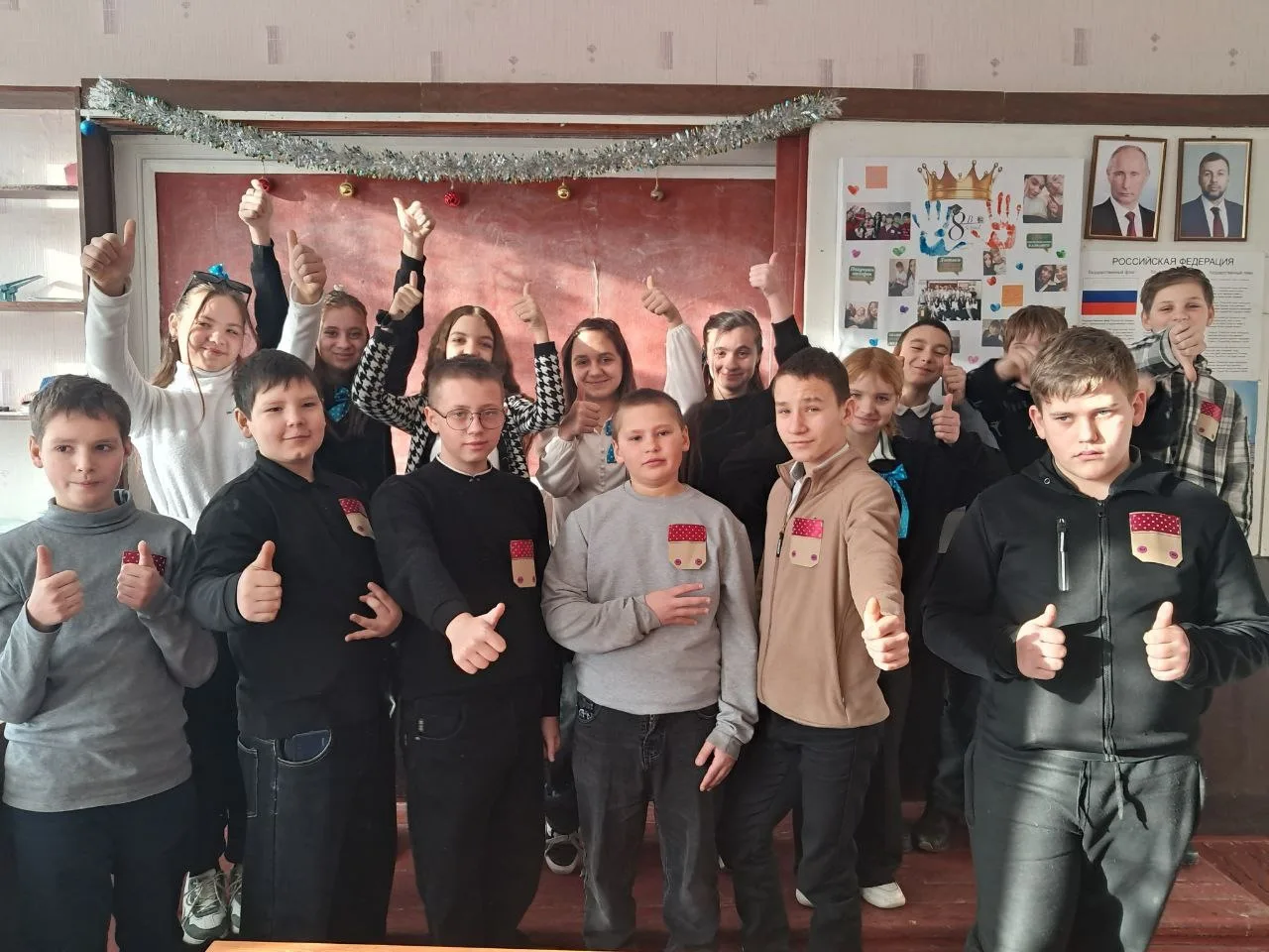 🎉 Сегодня в ГБОУ «СШ №2 Г.О. СНЕЖНОЕ» проходит тематическая пятница под названием «Ден...