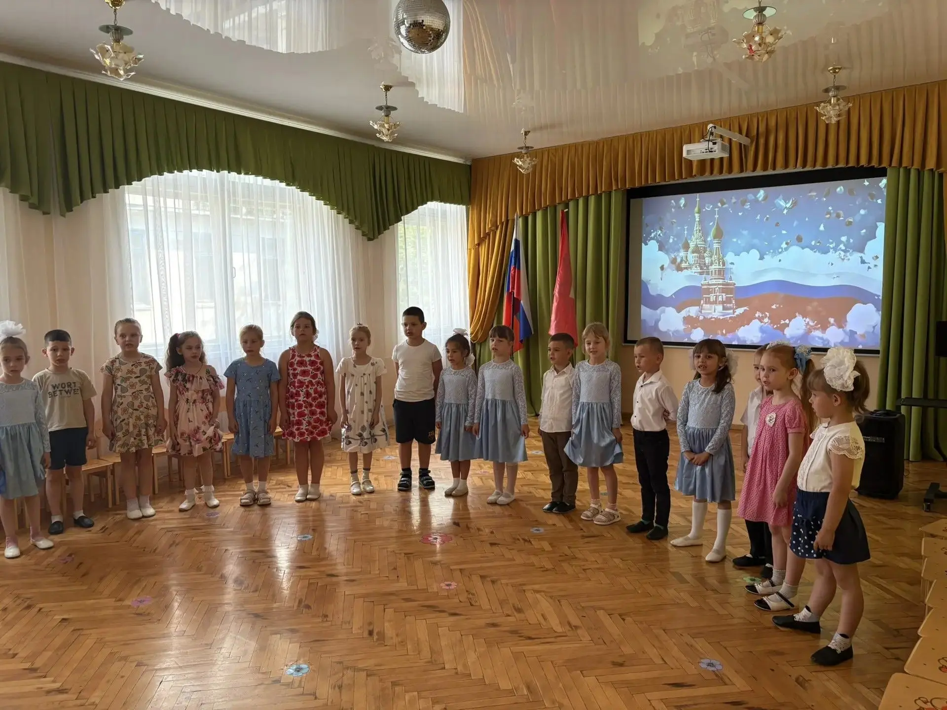 День России и день города Севастополя в детском саду 🇷🇺

В преддверии праздника в нашем детском са