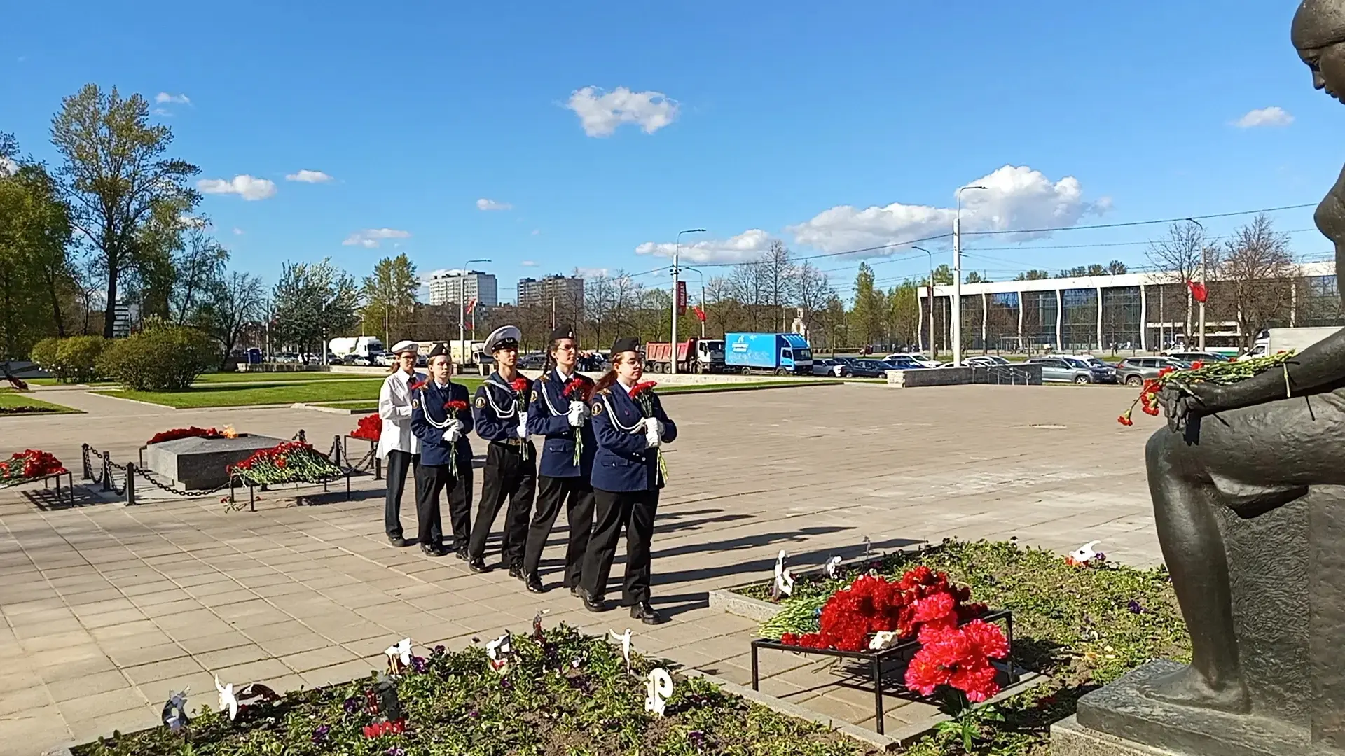 ДЕНЬ ПОБЕДЫ  В самый главный день — День Великой Победы — наша ученица вместе со студентами Морской 