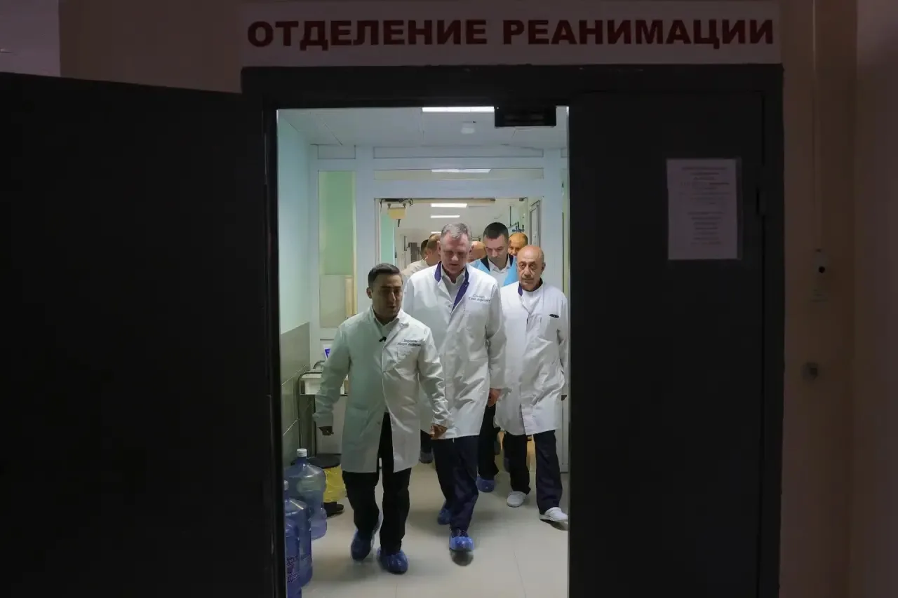 Навестил сегодня в больнице семью из Ростова, которая пострадала в результате вчерашней...