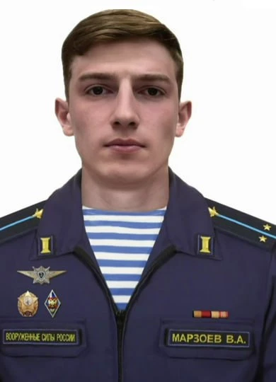 🎖 Владимир Путин вручил в Кремле «Золотую Звезду» Героя России родителям погибшего командира десантн