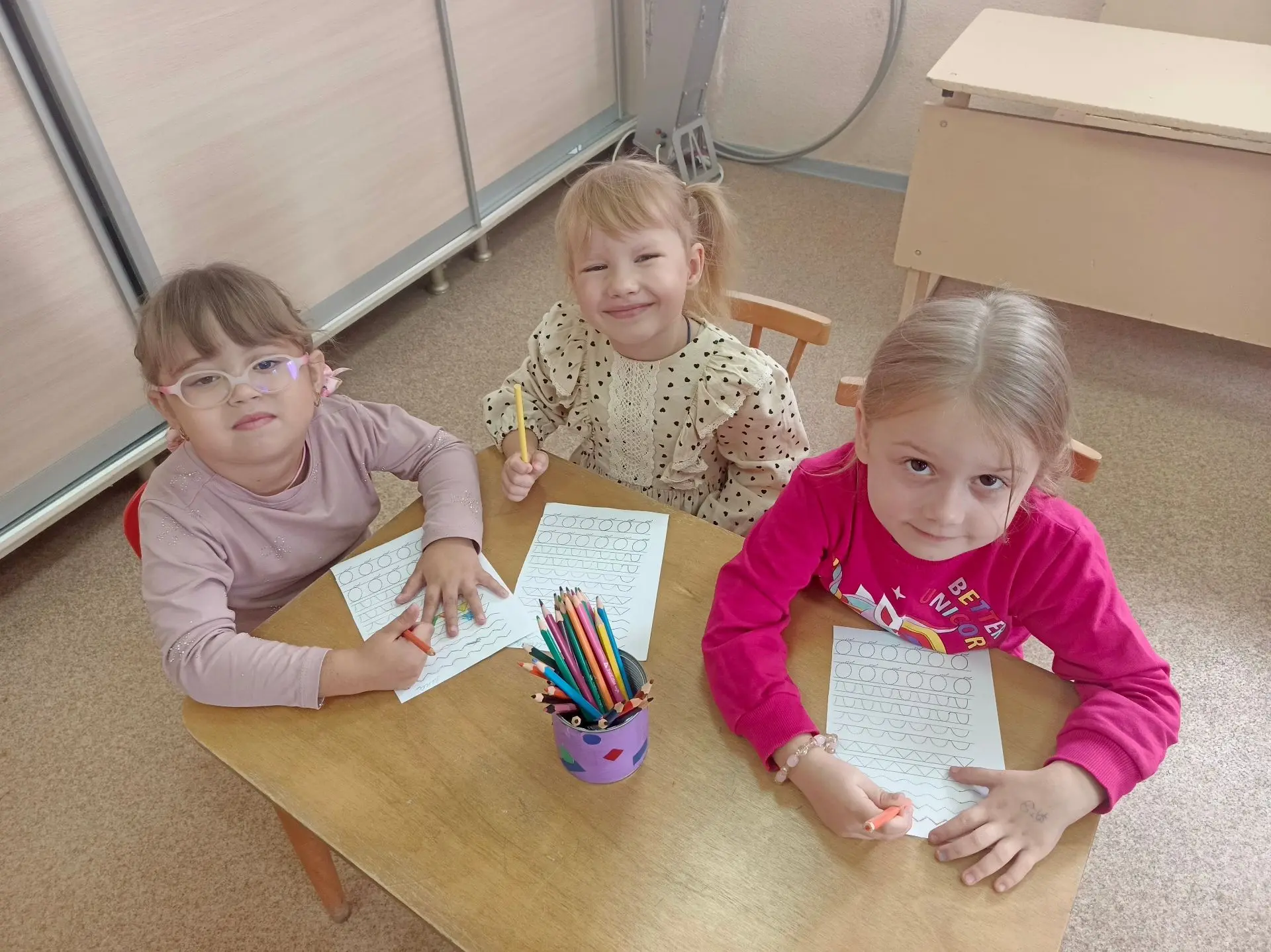 Школа раннего развития Дома детского творчества встречает малышей. У дошколят-пятилеток...