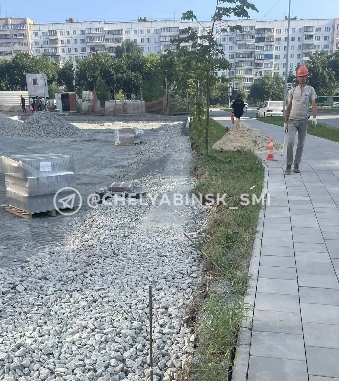 😨 Челябинцы жалуются на засыпанные щебнем газоны у ЧелГУ

Жители заметили, что рядом со стройкой ст