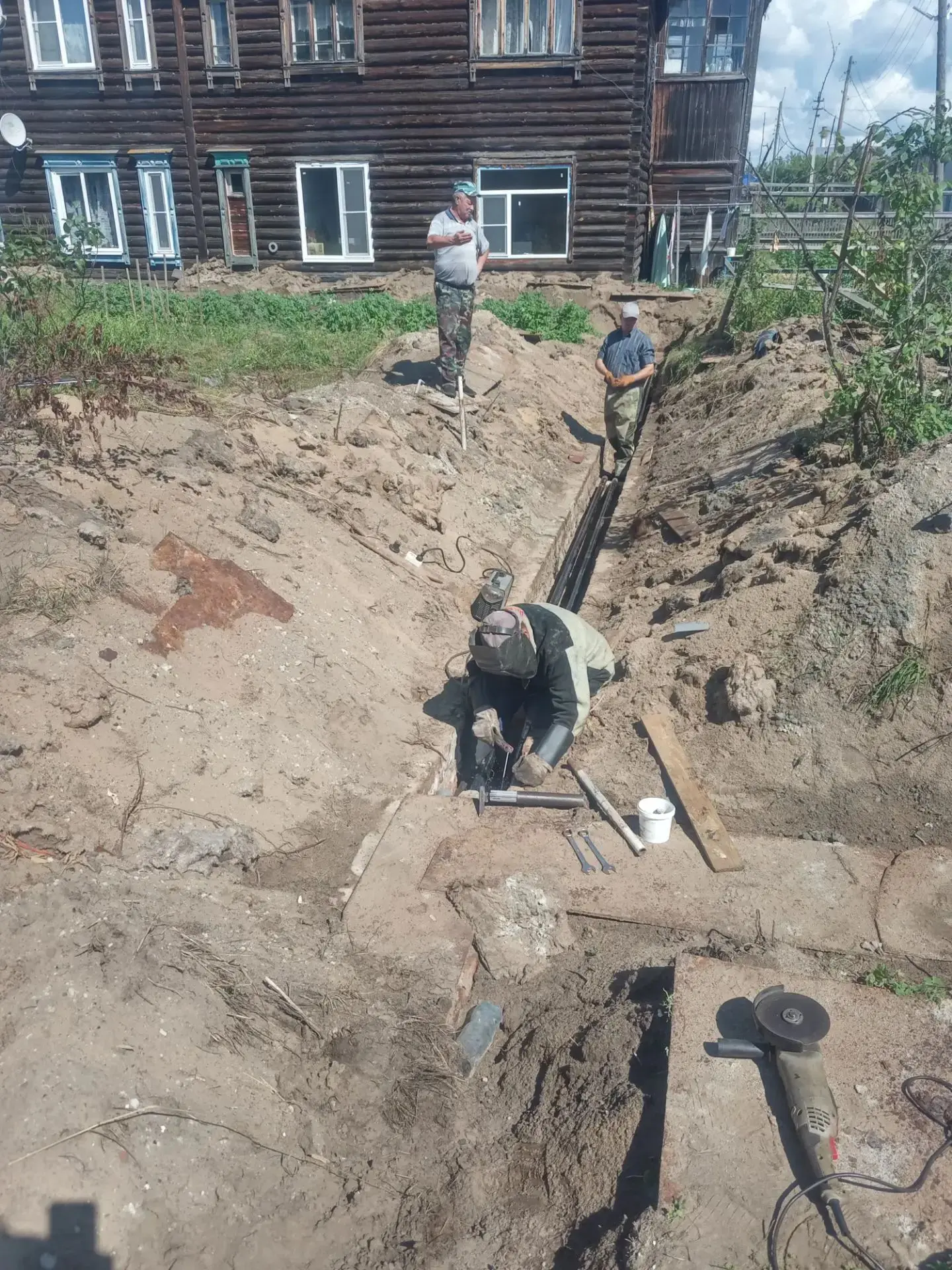 🔧 Старт сварочных работ на улице Кирова

Наша ремонтная бригада МУП «ШОКС» в рп Сява перешла к само