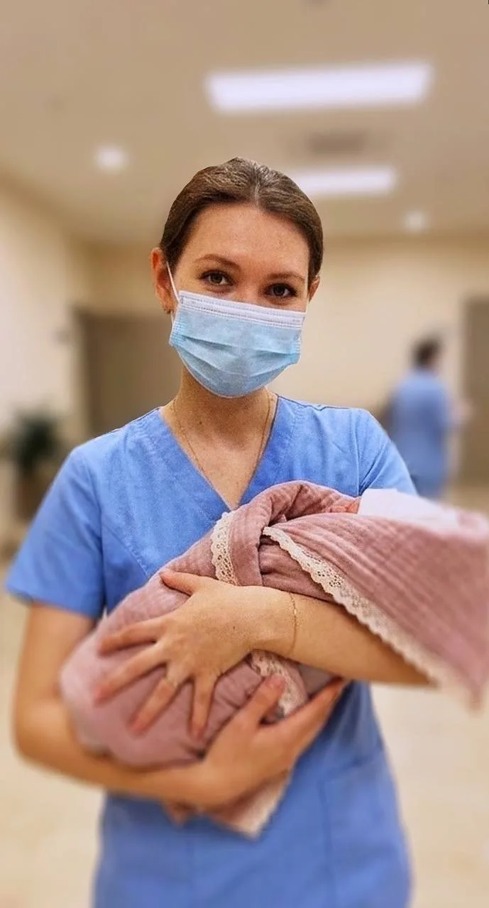 Контракт с роддомом не подаст воды, не сделает обезболивающий массаж и не скажет: “Ты справишься!”

