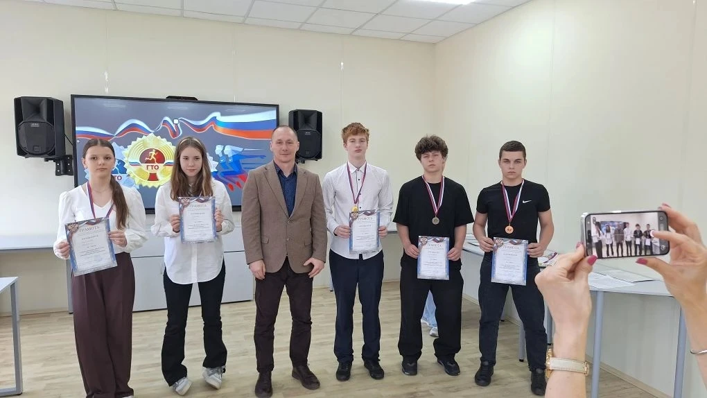 🎉 Торжественное вручение знаков ГТО: наши чемпионы — в центре внимания! 🎉