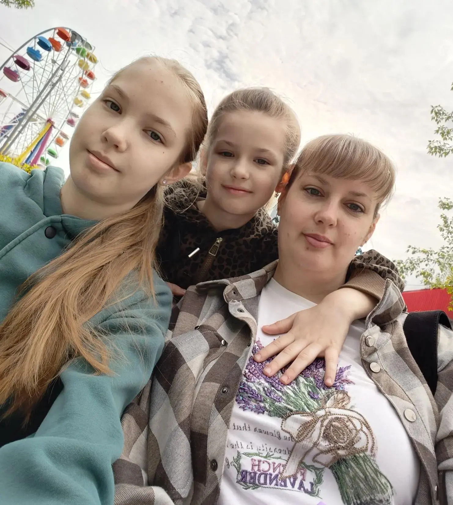 Что такое для человека семья? Слово, которое понятно всем.
Оно с первых мгновений жизни рядом с кажд