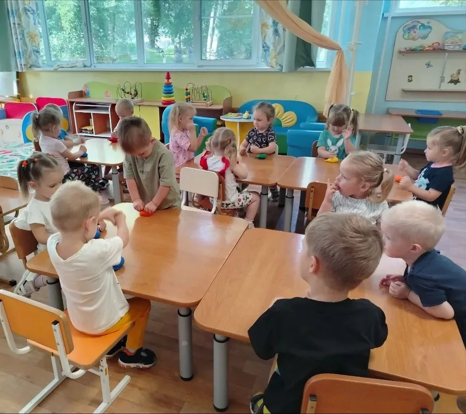 🌈 Пальчиковая дискотека!

Сегодня первая группа «Цыплята» и вторая «Веснянка» тренировали моторику 