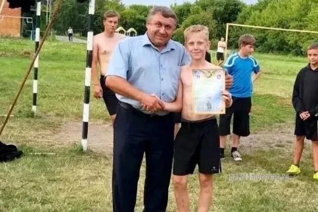 🔥 35 детей спасли дом многодетной семьи от уничтожения огнем

В селе Шапкино ребята играли в футбол