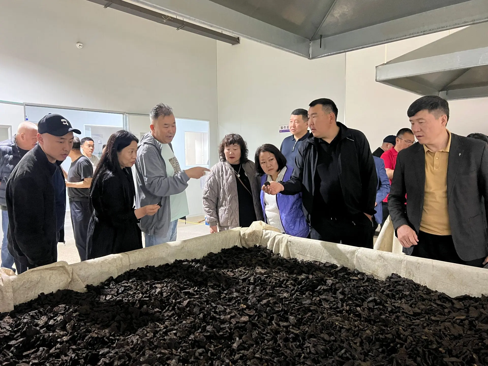 🌱 Бурятия прорабатывает выход на рынок лекарственного сырья Китая  Делегация республики во главе с З