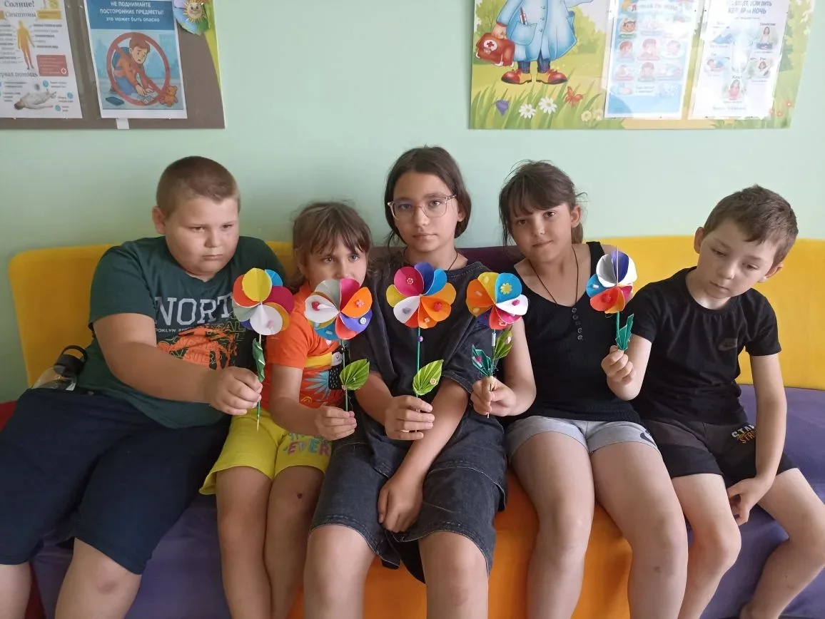 ✨ Сегодня наши воспитанники создавали волшебный цветок — «Цветик-семицветик» в технике оригами! ✨

Р