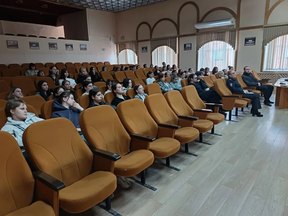 ⚠️ На отделении педагогики Ейского полипрофильного колледжа отделом по делам молодёжи Ейского района
