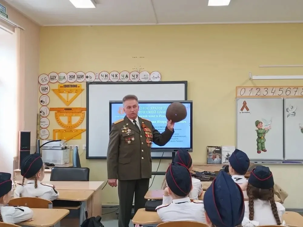 ✨ Встреча поколений ✨ 🎖️ Вчера в рамках курса внеурочной деятельности «Орлята России» и трека «Орлят