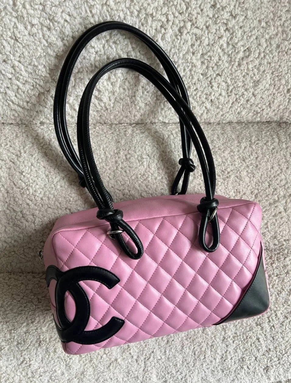 #9634

Сумка Chanel Руэ Камбон 
Размер 28*16*10
Состояние отличное 

Цена 308.000₽

Yulia Hunters