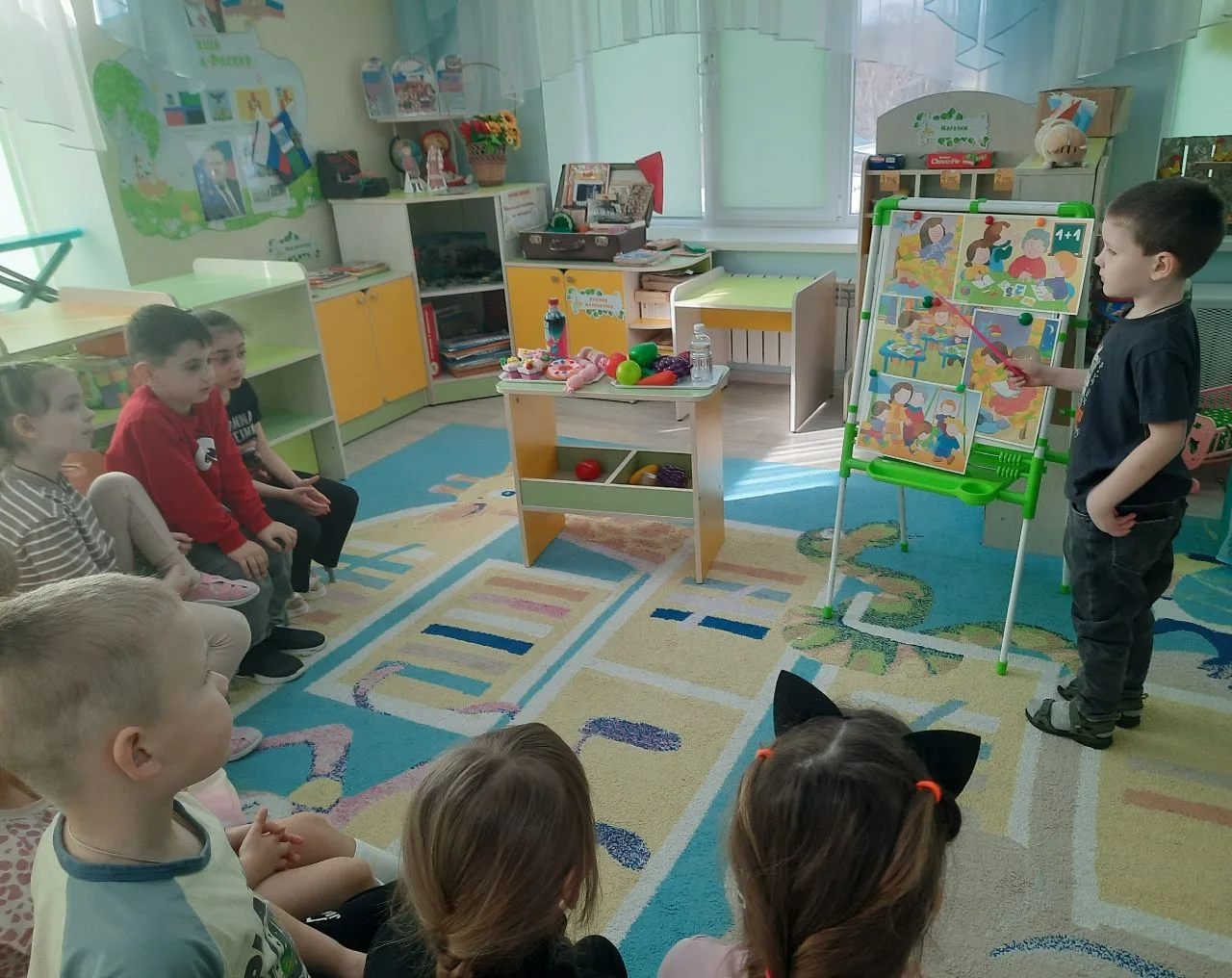 Сегодня, в  старшей группе «Сказка» прошли тематические  беседы «Полезное может быть вк...
