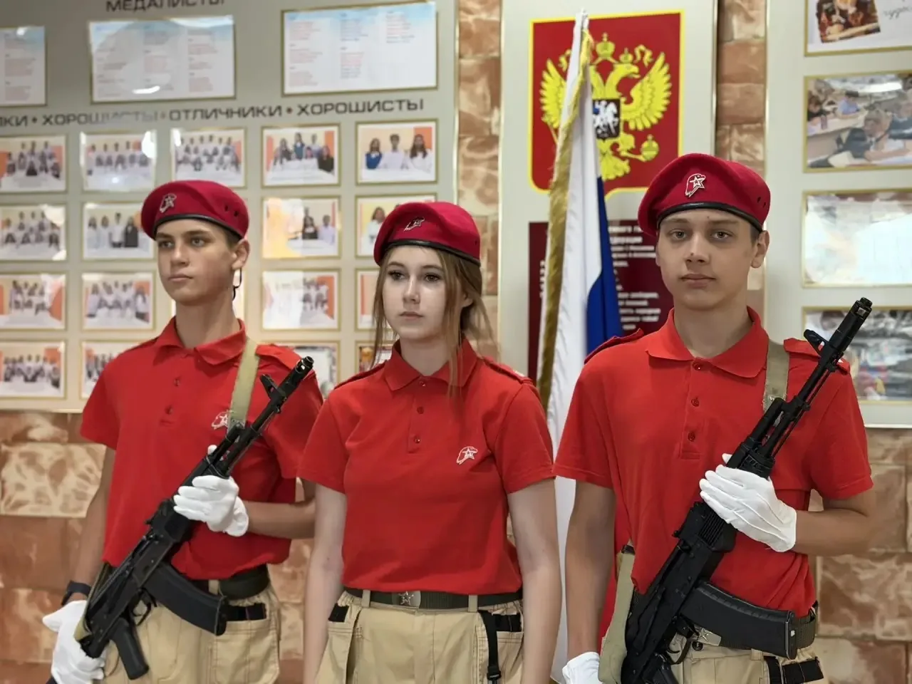 30 сентября отмечается День воссоединения Донецкой и Луганской Народных Республик, Запо...