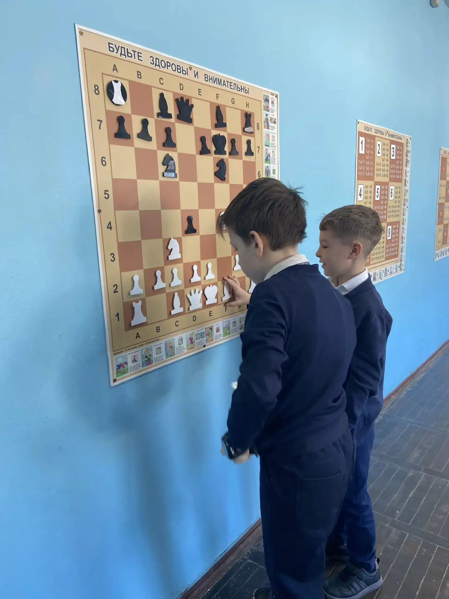 ♟️ Шахматный турнир на переменах в начальной школе!  В нашей школе стартовали тематические перемены 
