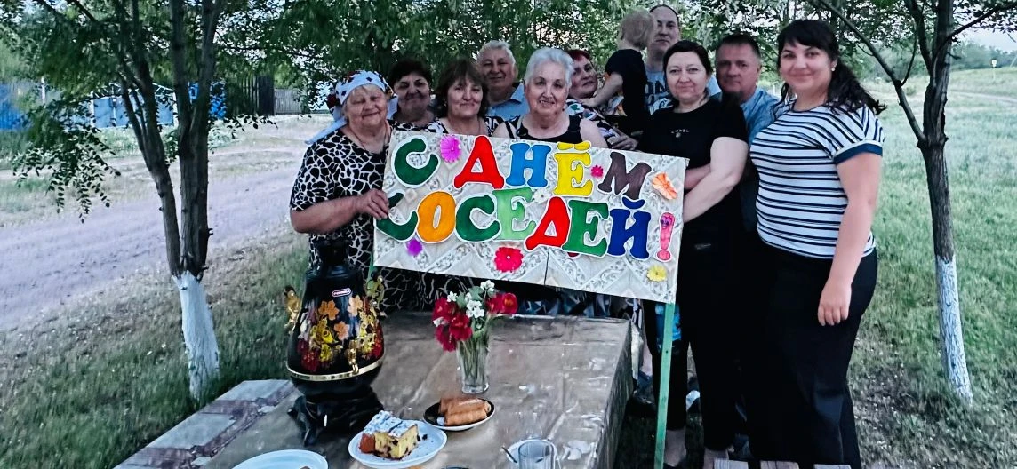 В х.Верхние Грачики на улице Молодёжной, в тени цветущей акации, получился по‑настоящем...