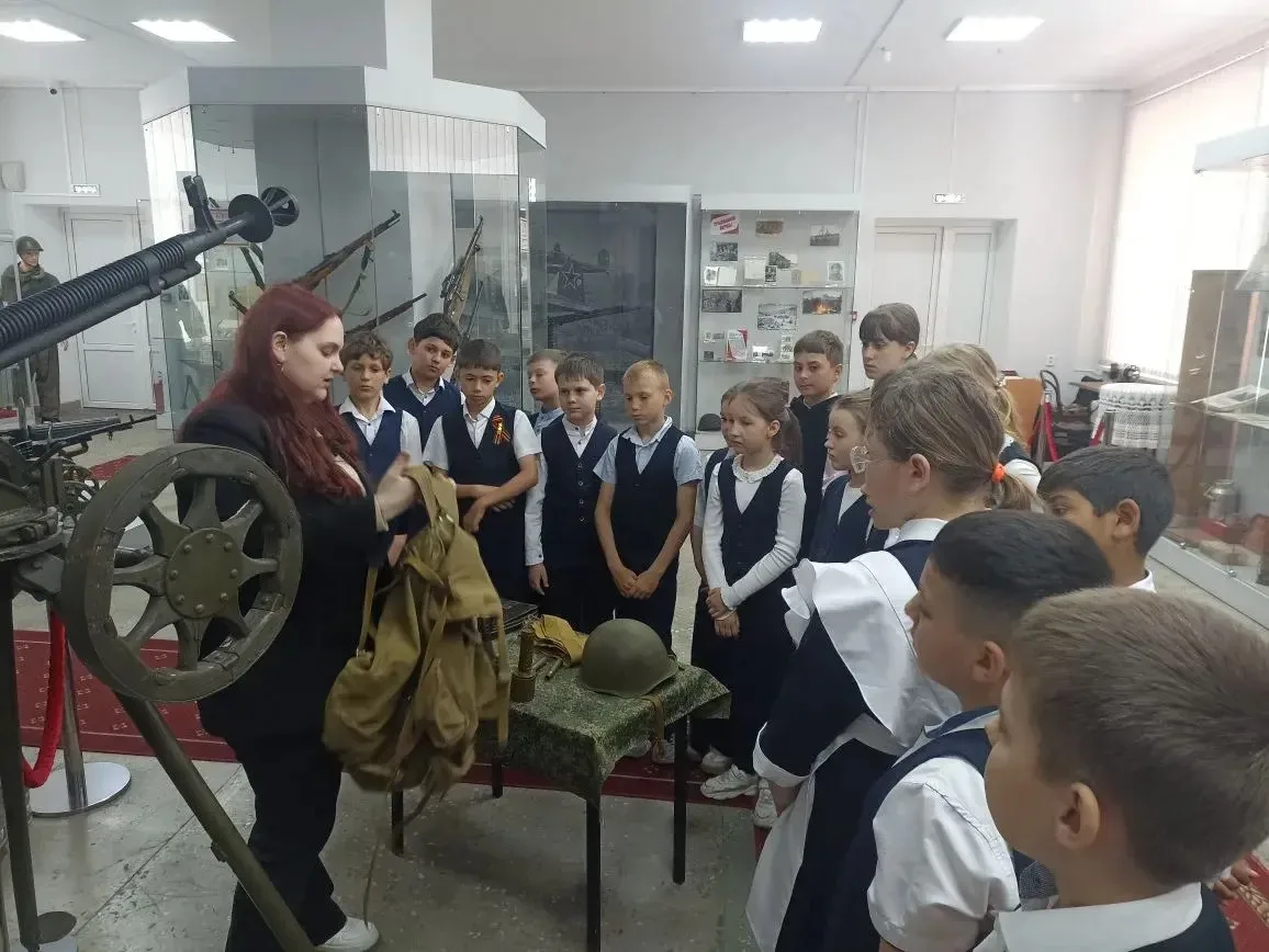 🇷🇺 Помнить, чтобы жить: урок мужества для 4 «В»  Учащиеся 4 «В» класса МБОУ СОШ 20 посетили тематиче