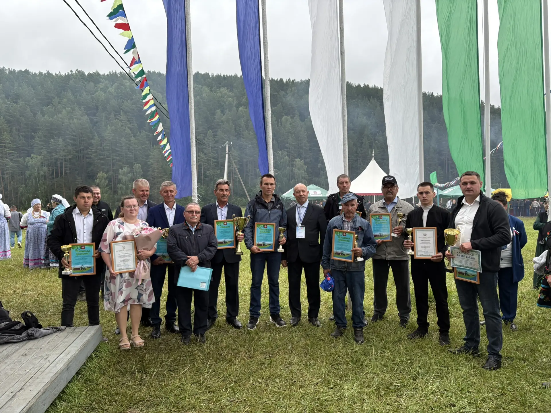 🏆 Салауат районында иң яҡшыларҙы бүләкләнеләр

Рөстәм Моратов, Башҡортостан Хөкүмәте Премьер-минист