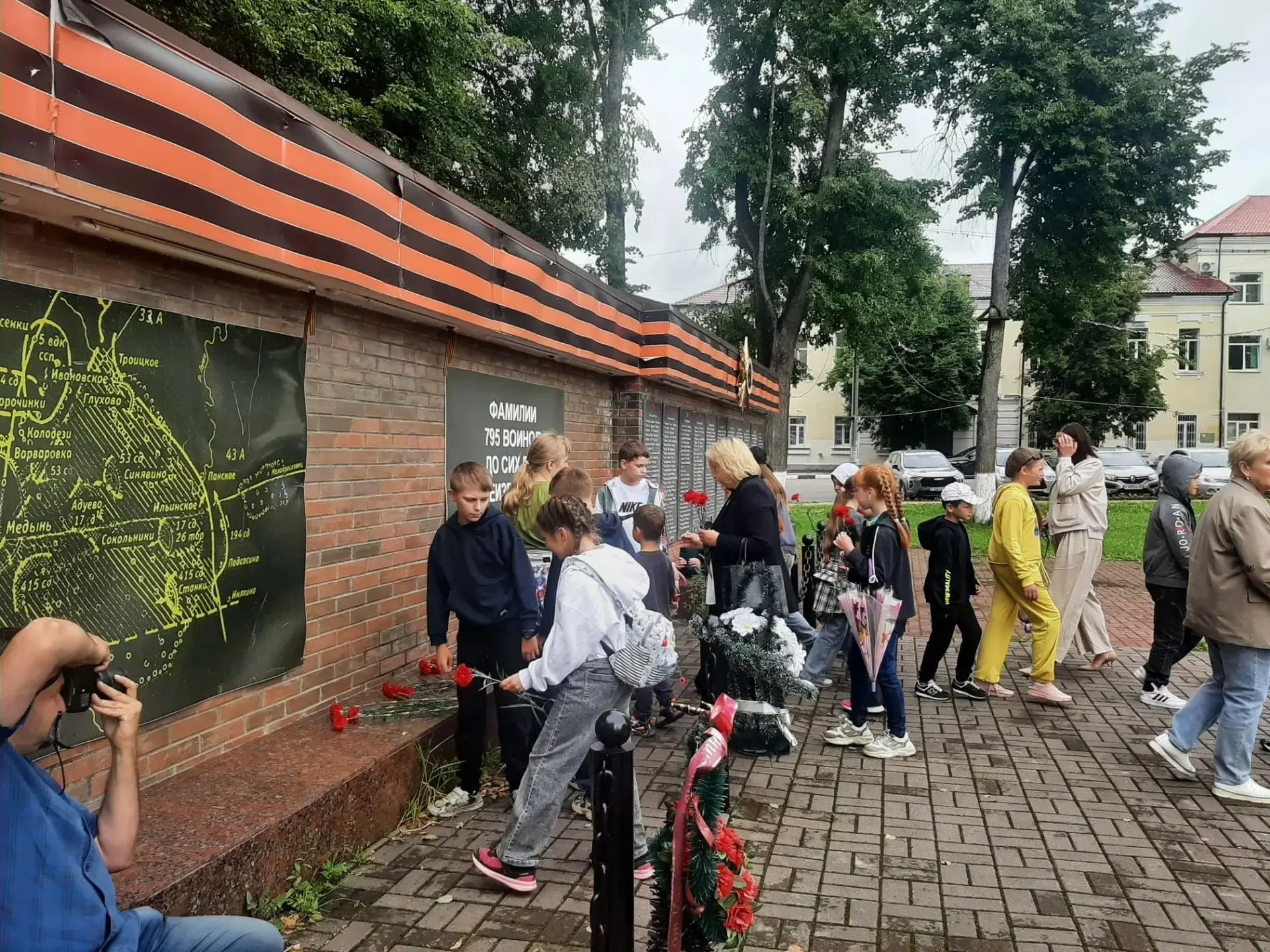 В «Семицветике» вспомнили подвиг народа.
22 июня в летнем оздоровительном лагере «Семицветик» прошёл