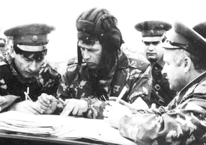 По примеру родителей-фронтовиков.