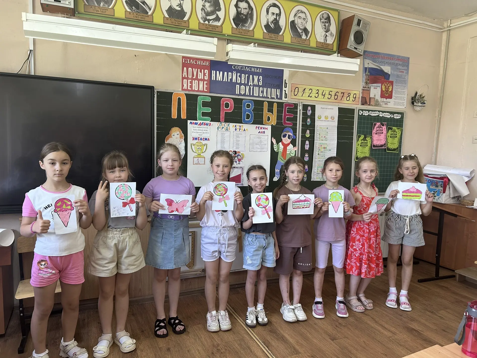 👫НЕПОСЕДЫ -2 смена | ДЕНЬ 8️⃣

Утро началось с творчества — на кружке ребята делали аппликации. Каж