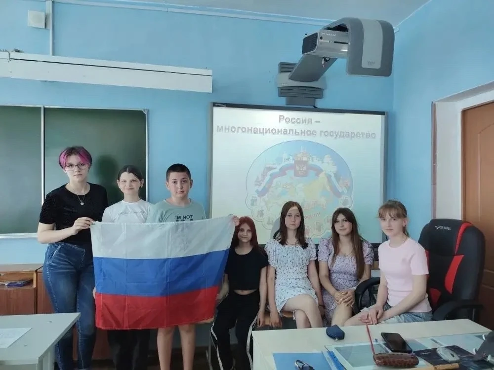 День России в лагере «Радуга»: праздник единства, творчества и патриотизма! 🇷🇺

В нашем лагере «Ра