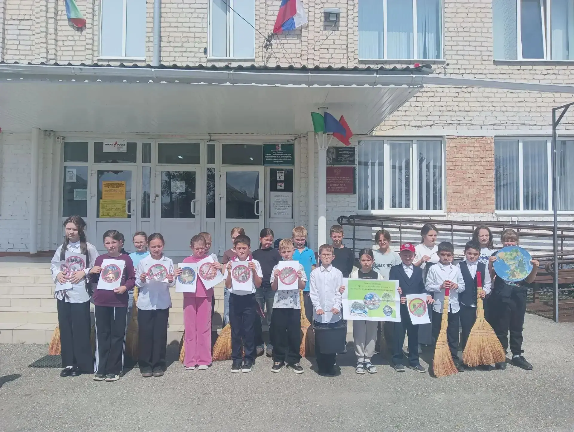 🌿  4 сентября в МБОУ "СОШ 3 ст. Зеленчукской им. В. В. Бреславцева" прошёл субботник!