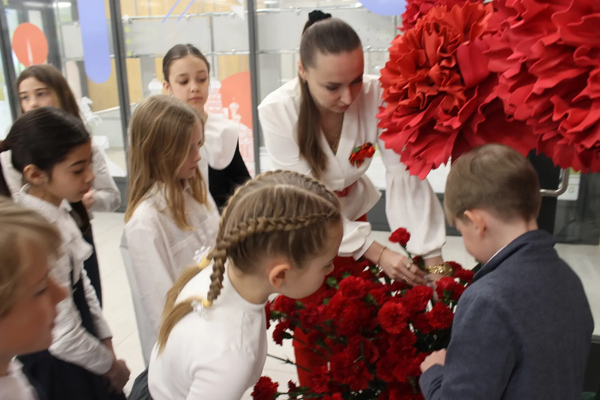 В память о героях: акция «Гвоздика Памяти» в нашей школе  Сегодня в стенах нашей школы мы с гордость
