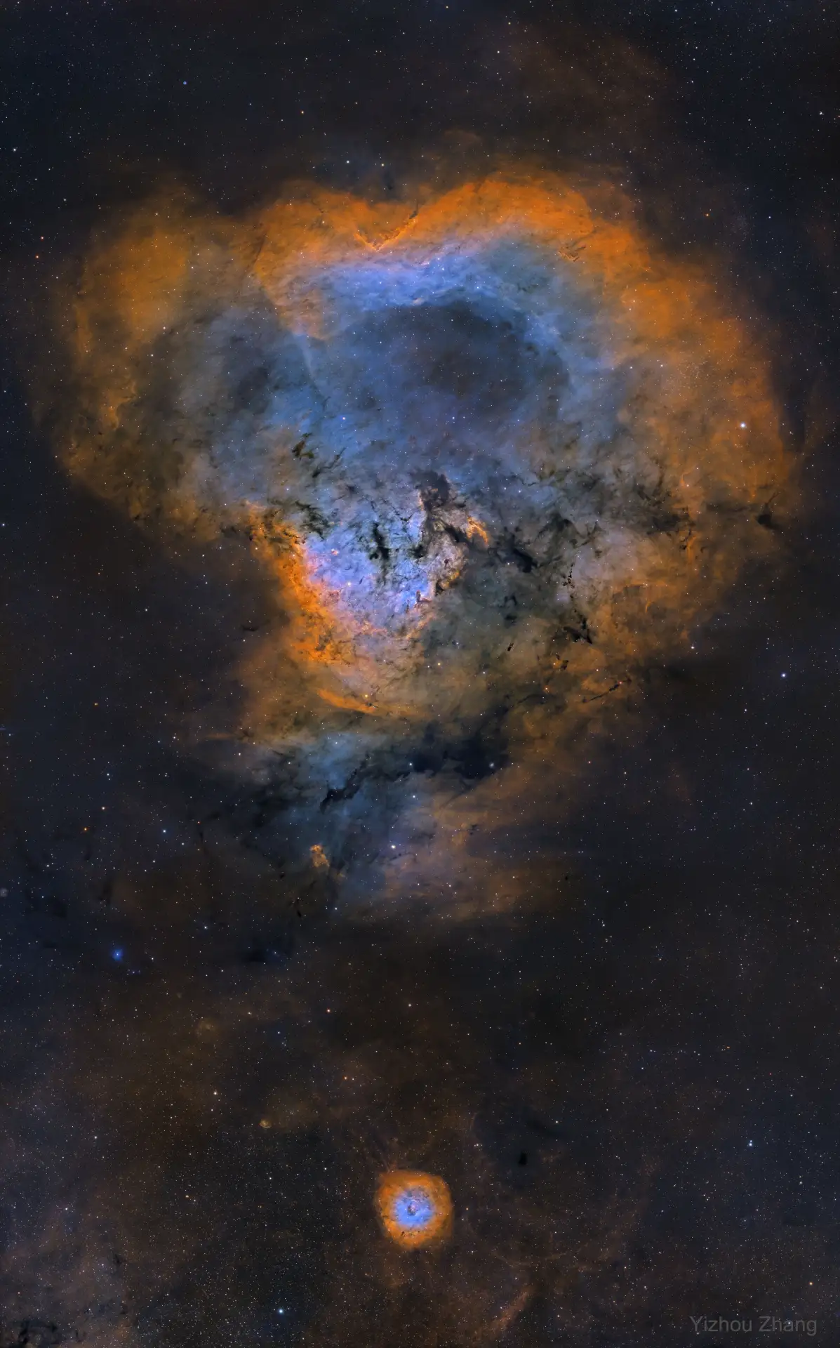 NGC 7822: космический вопросительный знак [Космокадр 13.10.2021]