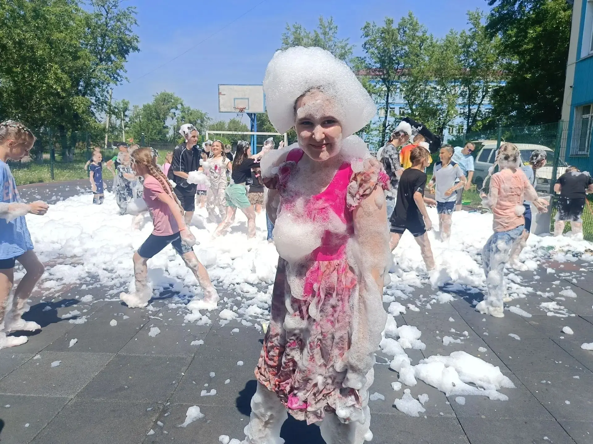 Сегодня на корте нашей школы царила атмосфера праздника и безграничной радости. Сотрудники Иркутской