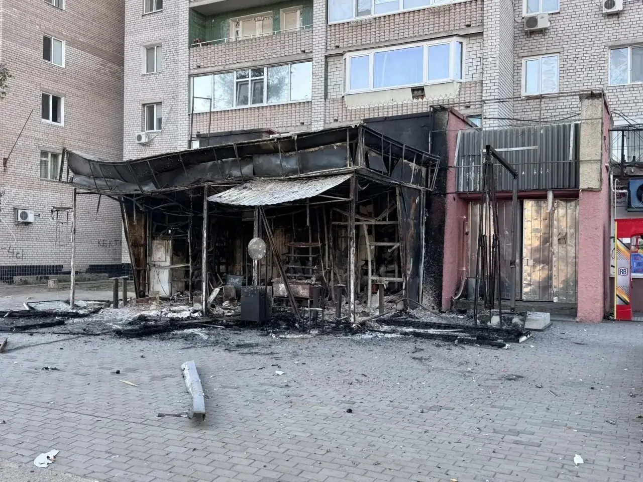 Три украинских беспилотника атаковали кофейню «Арома» в Энергодаре. Заведение полностью...