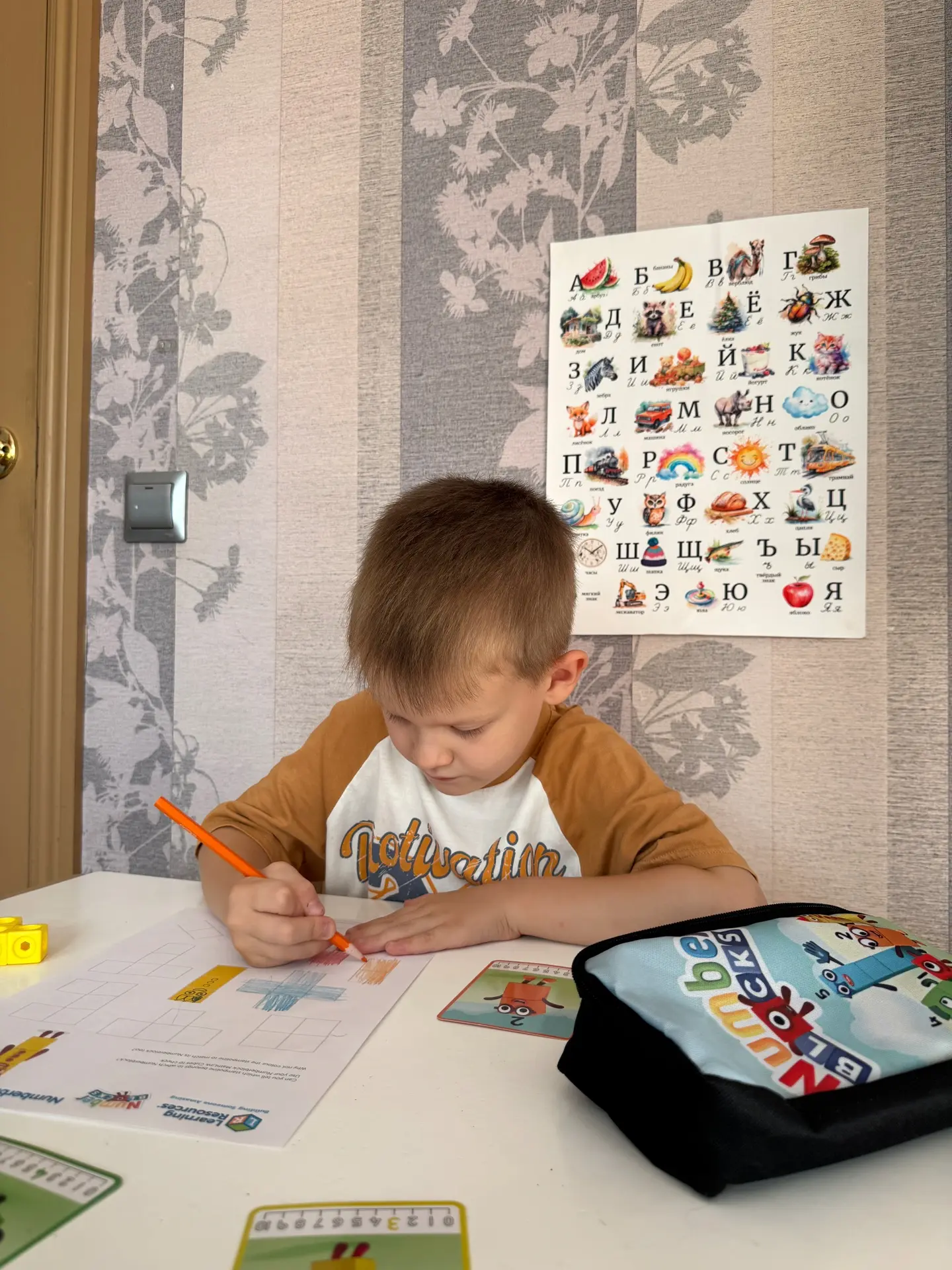 А мы уже успели с утра порисовать ✏️

Печатала шаблоны для дождливых дней, а в итоге достали в самую