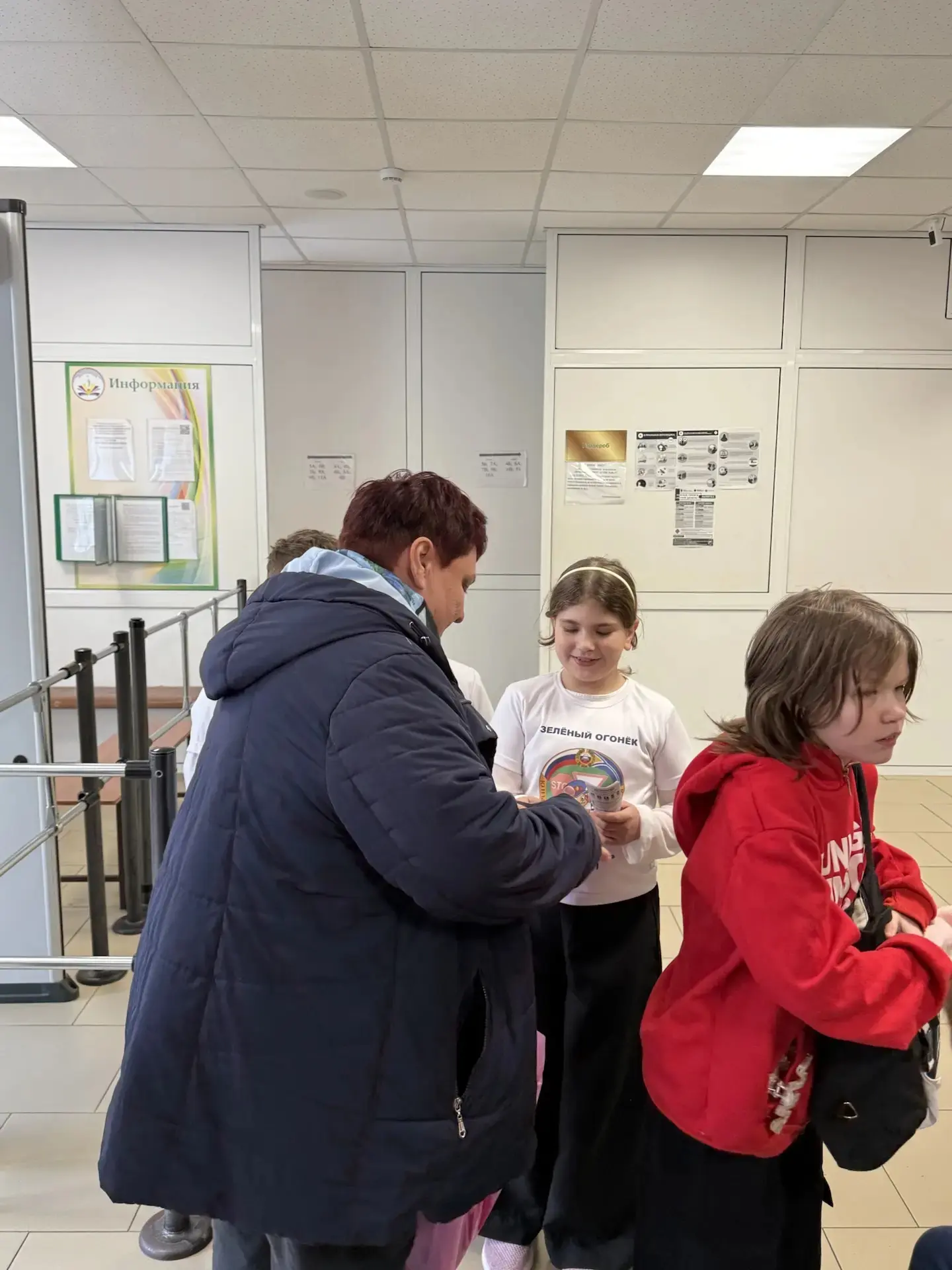 🚦 Дорога безопасности: акция от ЮИДД «Зелёный огонёк»  Сегодня отряд Юных инспекторов движения школы