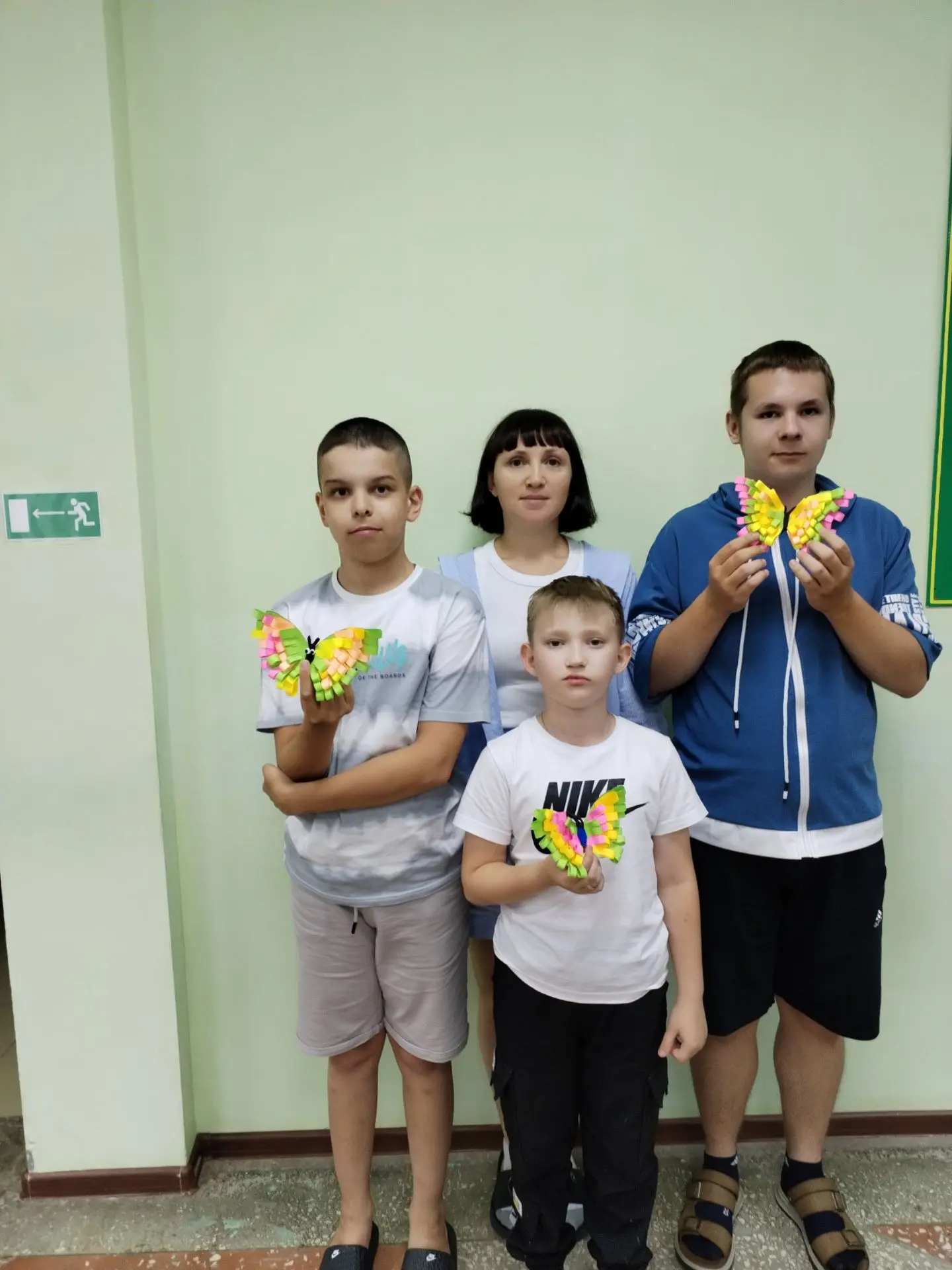 Сегодня в нашей творческой студии было особенно солнечно! Ребята мастерили бумажных баб...