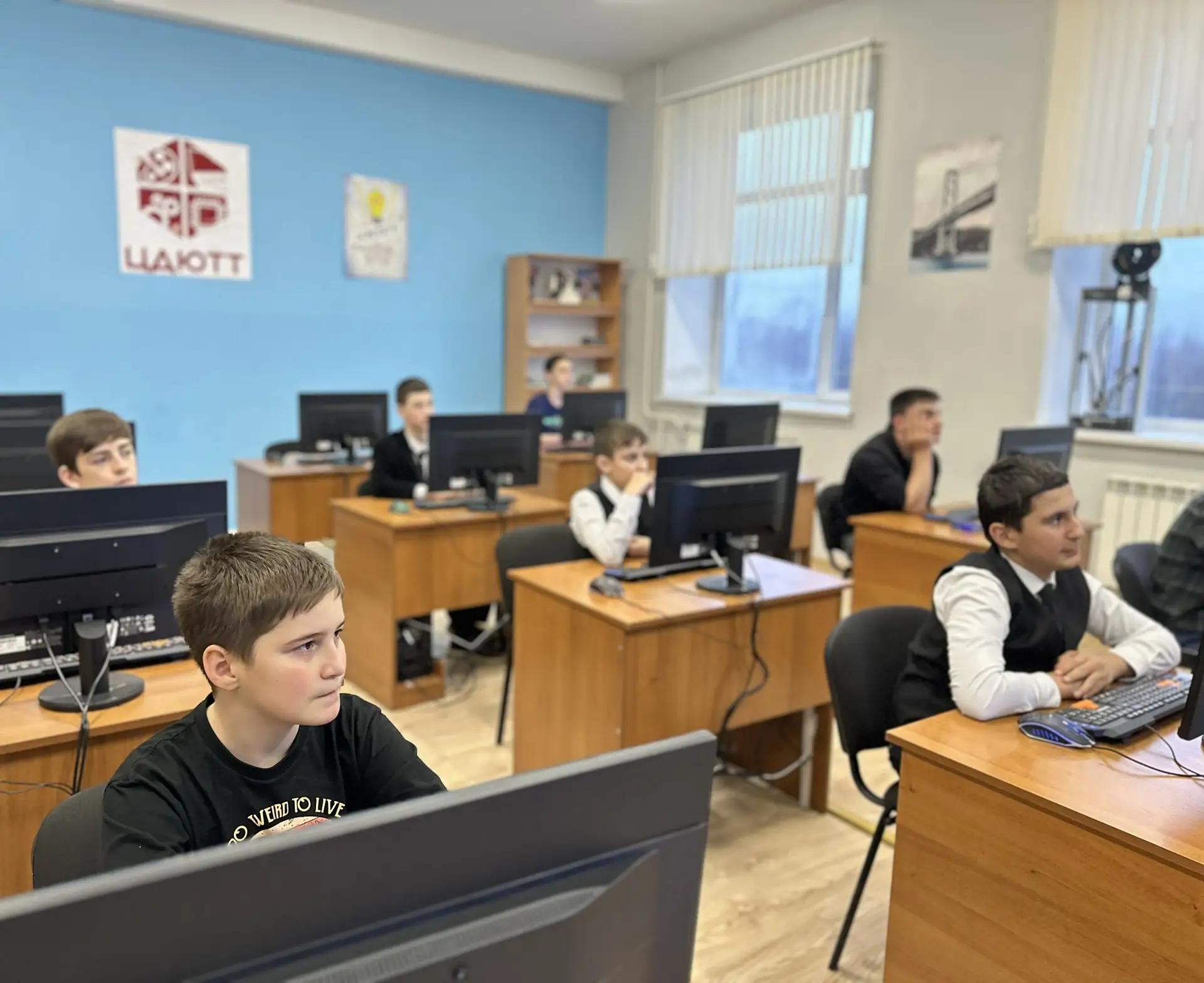 БЕСЕДА КО ДНЮ КОНСТИТУЦИИ РОССИИ  В нашем центре прошла познавательная беседа, посвящённая Дню Кон