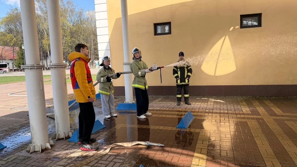 🔥 Ученики 9 «И» приняли участие в «Школе безопасности»!   💪 Ребята прошли целый комплекс практически